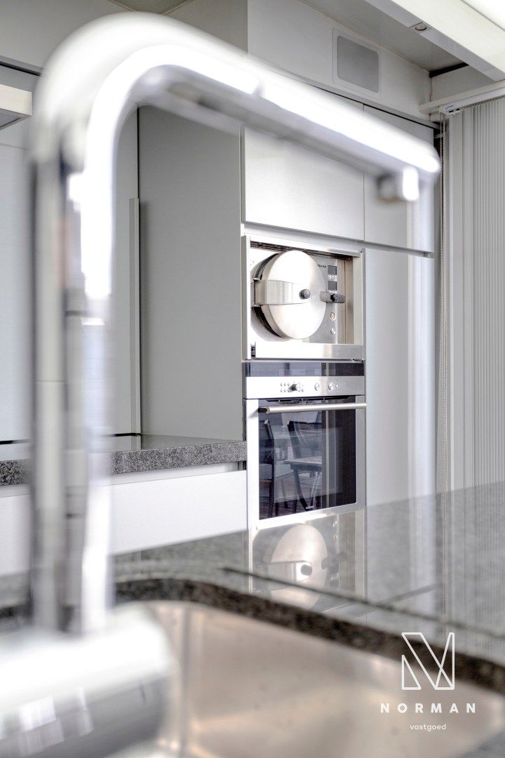 Duplex te koop in het centrum van Kuurne met 3 slaapkamers en een groot zongericht terras met tuinhuis.  foto 12