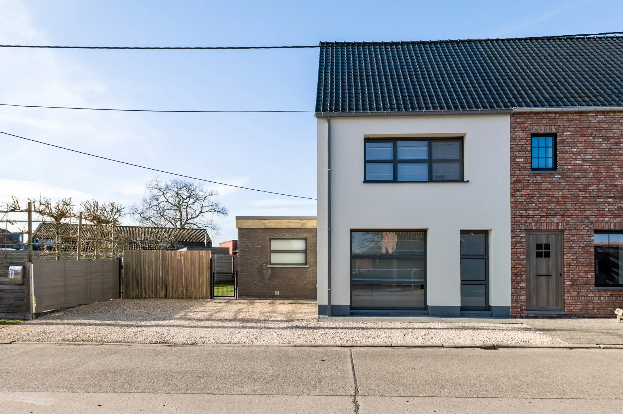 Instapklare en lichte woning op gunstige ligging op 430 m² foto {{pictureIndex}}