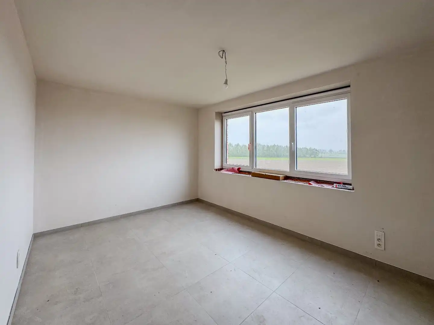 Nieuwbouwwoning met 4 slaapkamers, carport en tuin foto 13