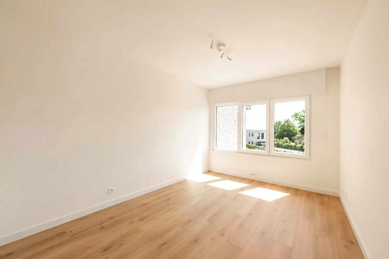 VOLLEDIG GERENOVEERDE WONING OP TOPLOCATIE IN KOOLSKAMP foto 17