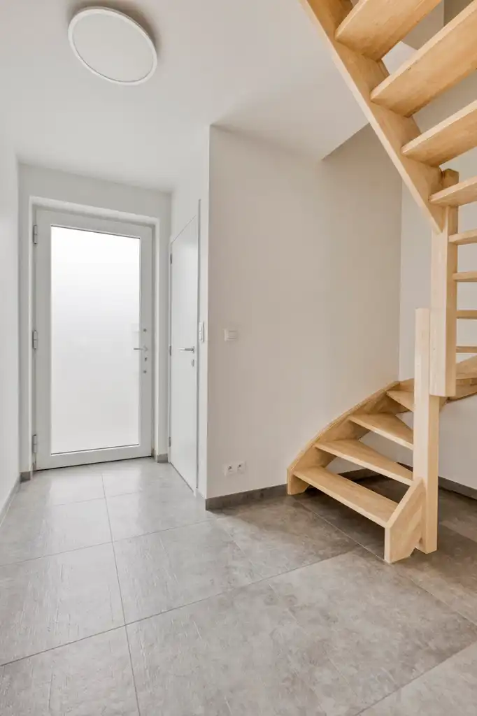 Instapklare halfopen bebouwing met 2 slaapkamers en tuin foto 3