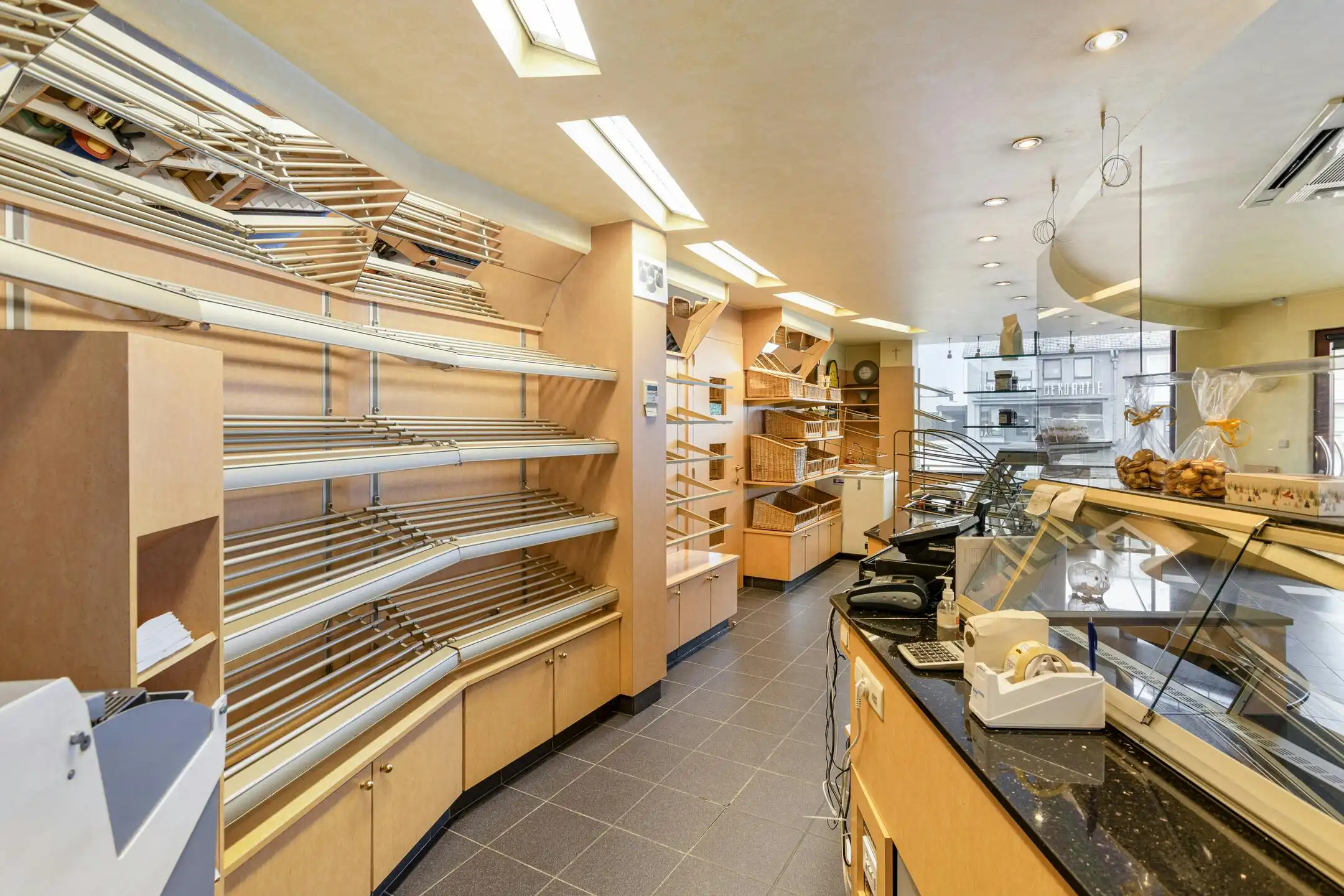 Centrumwoning met handelsruimte te koop in Beveren-Leie foto 11