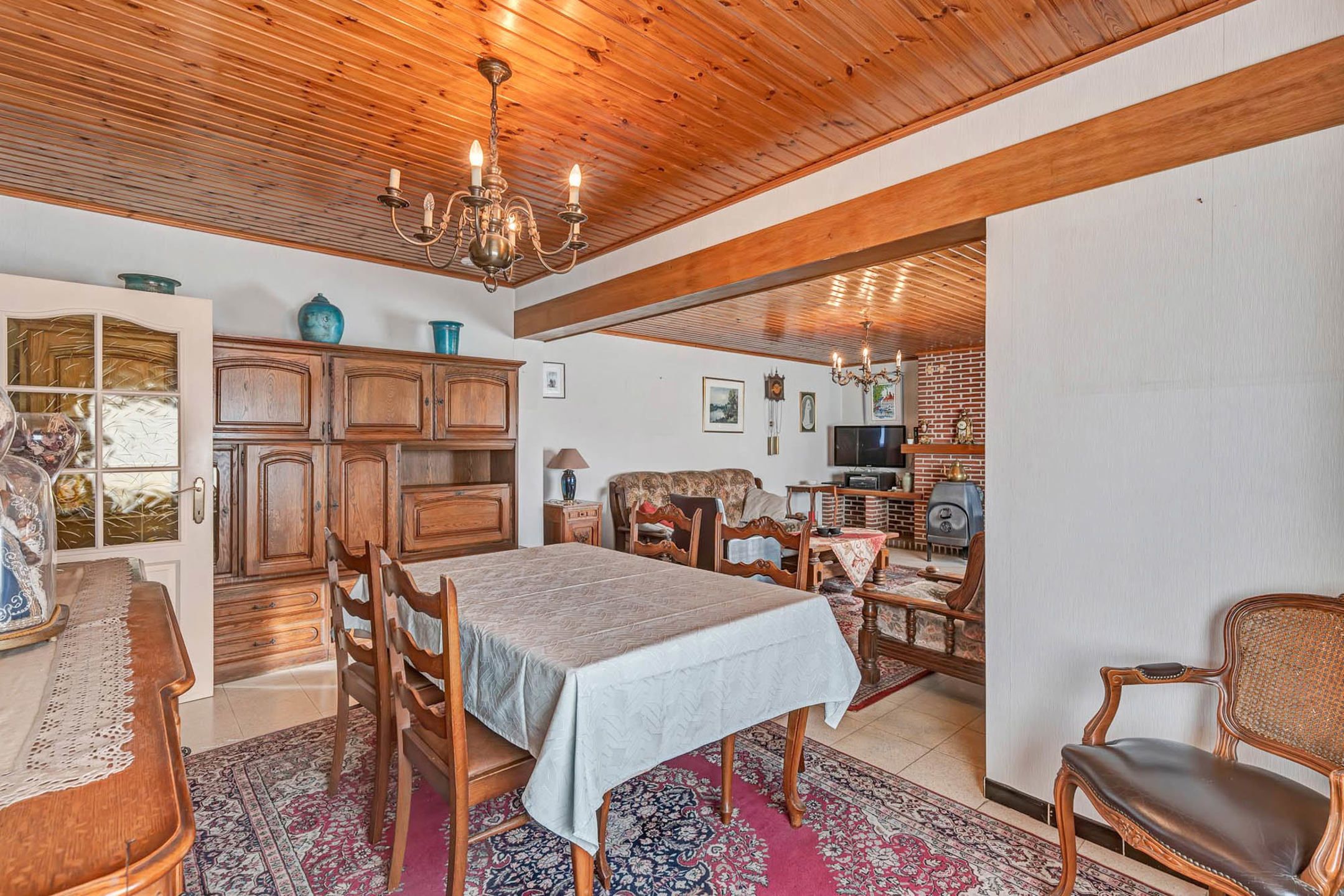 Te renoveren halfopen woning met losstaande garage en grote tuin  foto 4