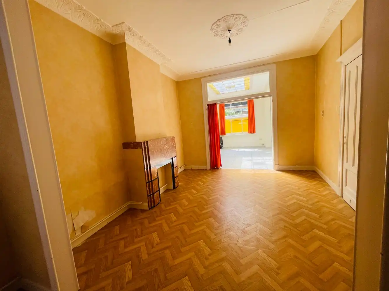 Brugge centrum , Supergoede ligging ,vlakbij Vestingen, Smedenpoort, 't Zand, station, alleinkels, resturants en cafés foto {{pictureIndex}}