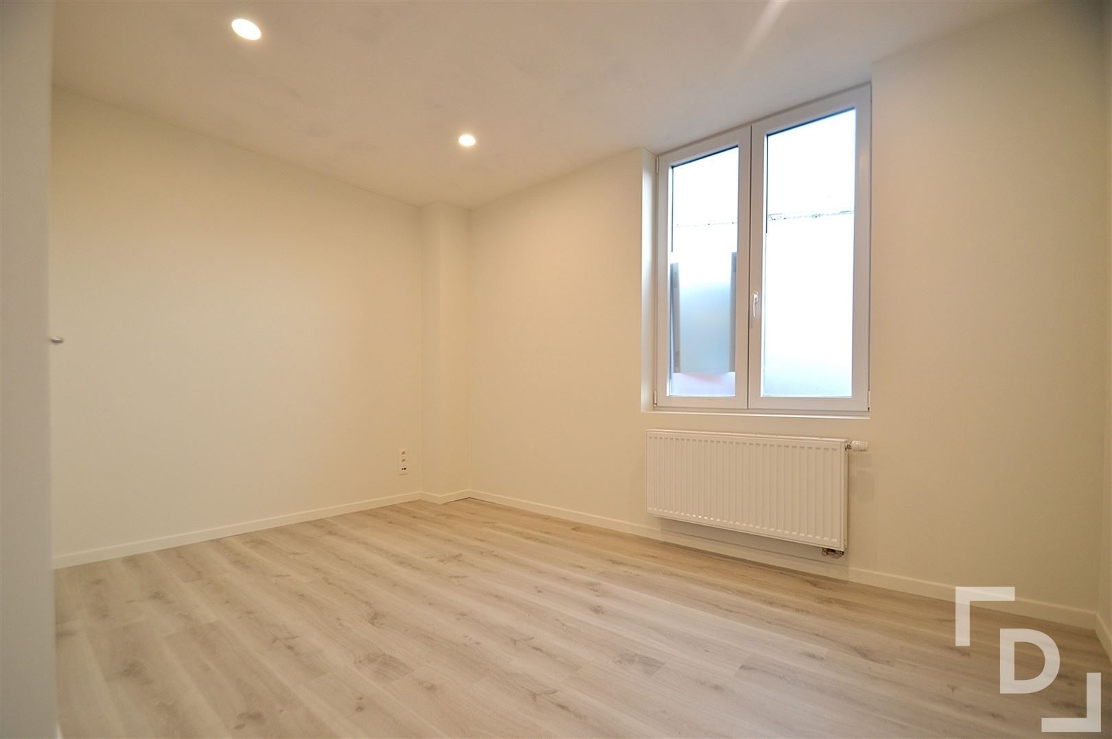 Gerenoveerde woning met terras te huur in Ieper. foto 8
