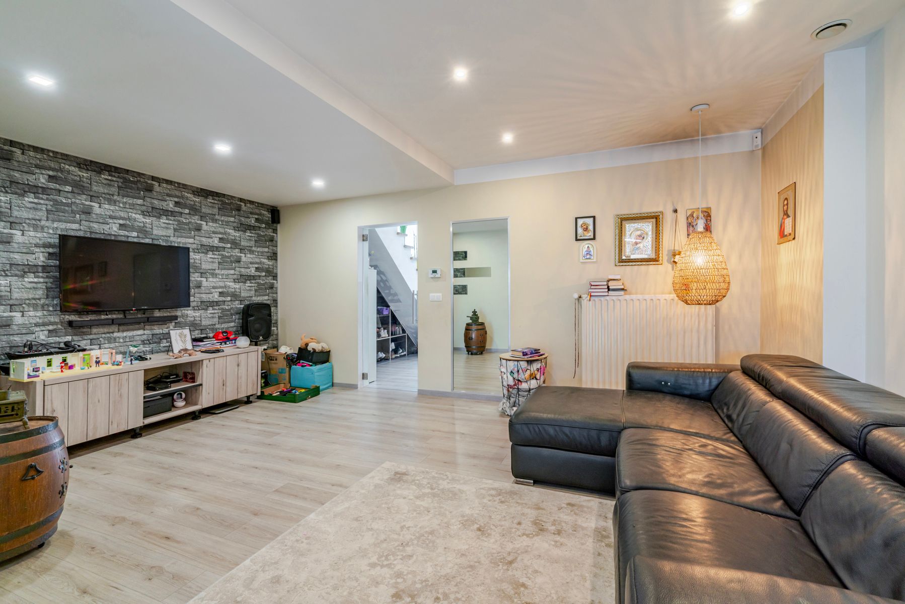 Instapklare woning met 6 slaapkamers en 2 badkamers  foto 2