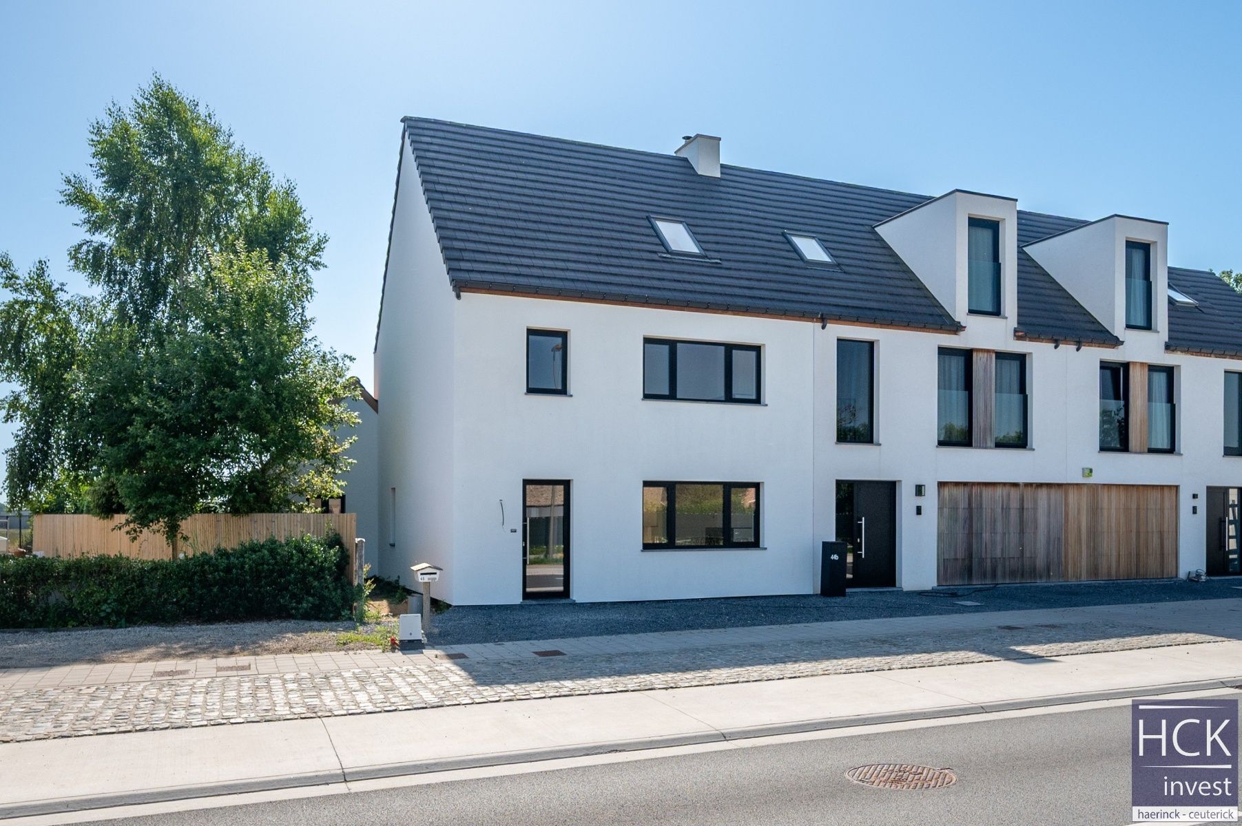 KRUISHOUTEM - Gerenoveerde en instapklare woning met 4 SLPK! foto {{pictureIndex}}