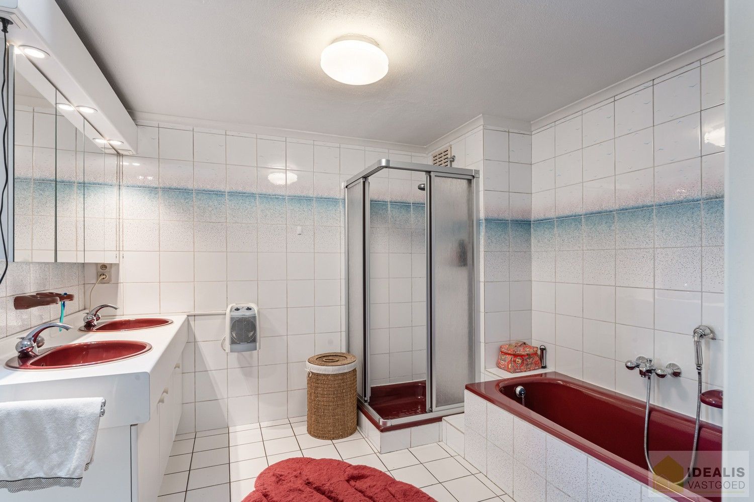//INVESTERING – NIET VOOR EIGEN GEBRUIK// UITERST GOED ONDERHOUDEN GEZINSWONING OP EEN PRACHTIG, GROEN EN RUSTIG PERCEEL VAN MAAR LIEFST 11A  MET LICHTRIJKE WOONKAMER, 3 KNAPPE SLAAPKAMERS, BADKAMER, AFGEWERKTE ZOLDERVERDIEPING EN ONDERGRONDSE GARAGE foto 25