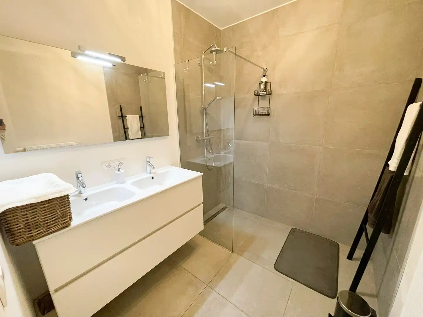 Volledig instapklare woning met 3 slaapkamers op mooie ligging foto 9