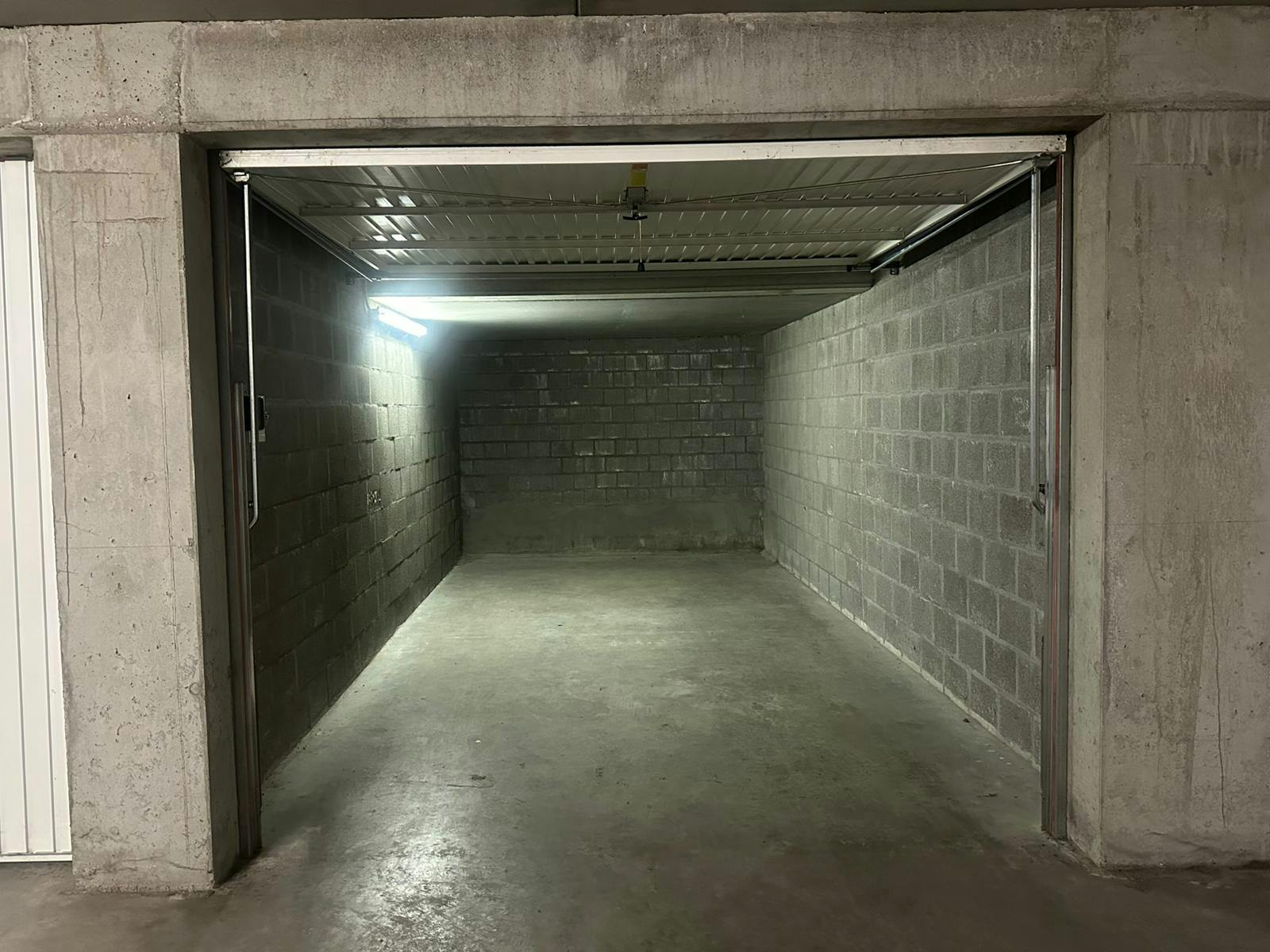 Goedgelegen garagebox te koop te Duinenweg in Middelkerke! foto 2