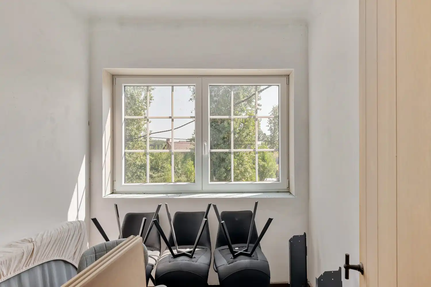 Grotendeels gerenoveerde gezinswoning op een ruim perceel van 1.084 m². foto 17