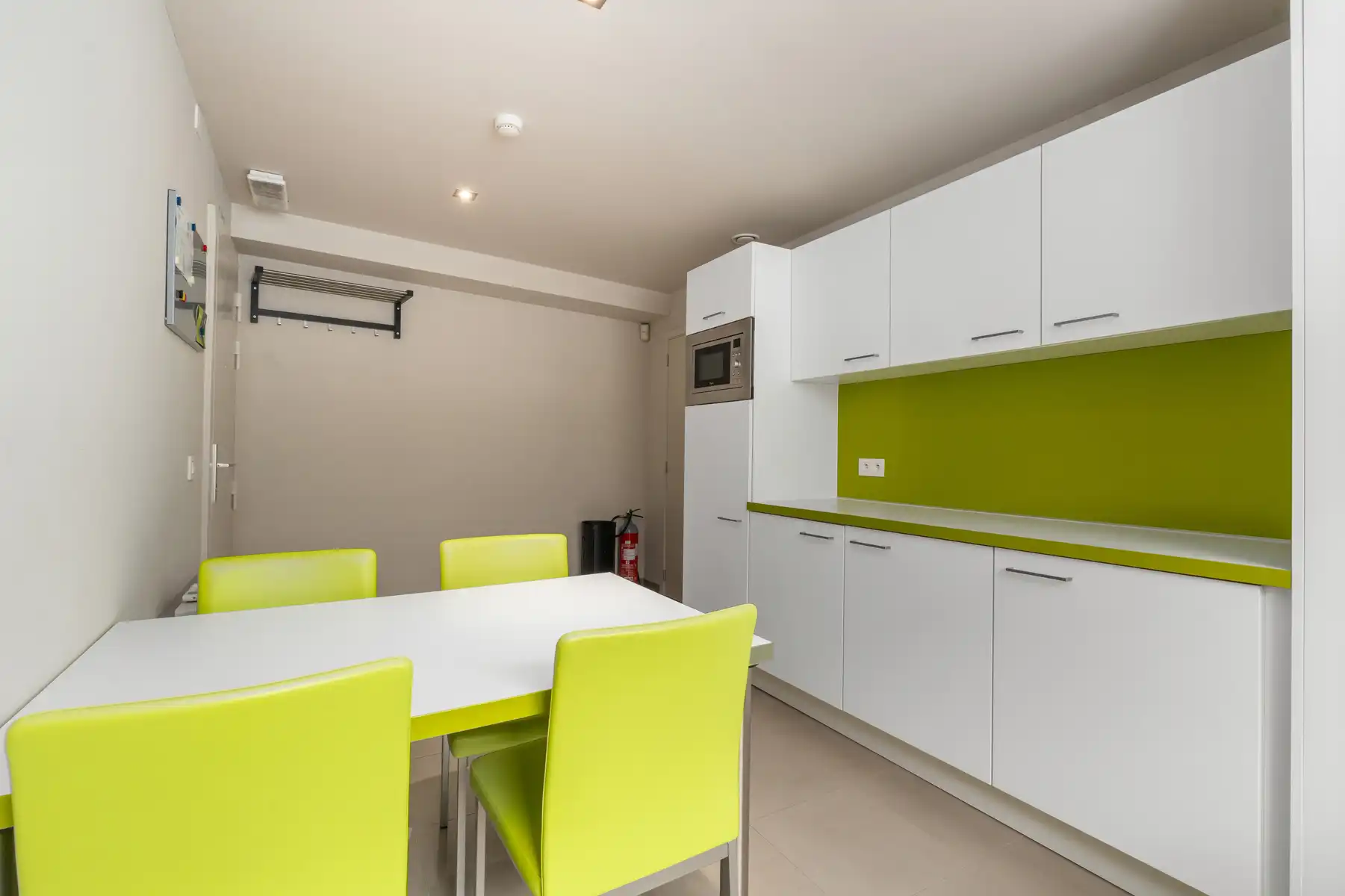  Polyvalente kantoorruimte en 2 appartementen foto 11