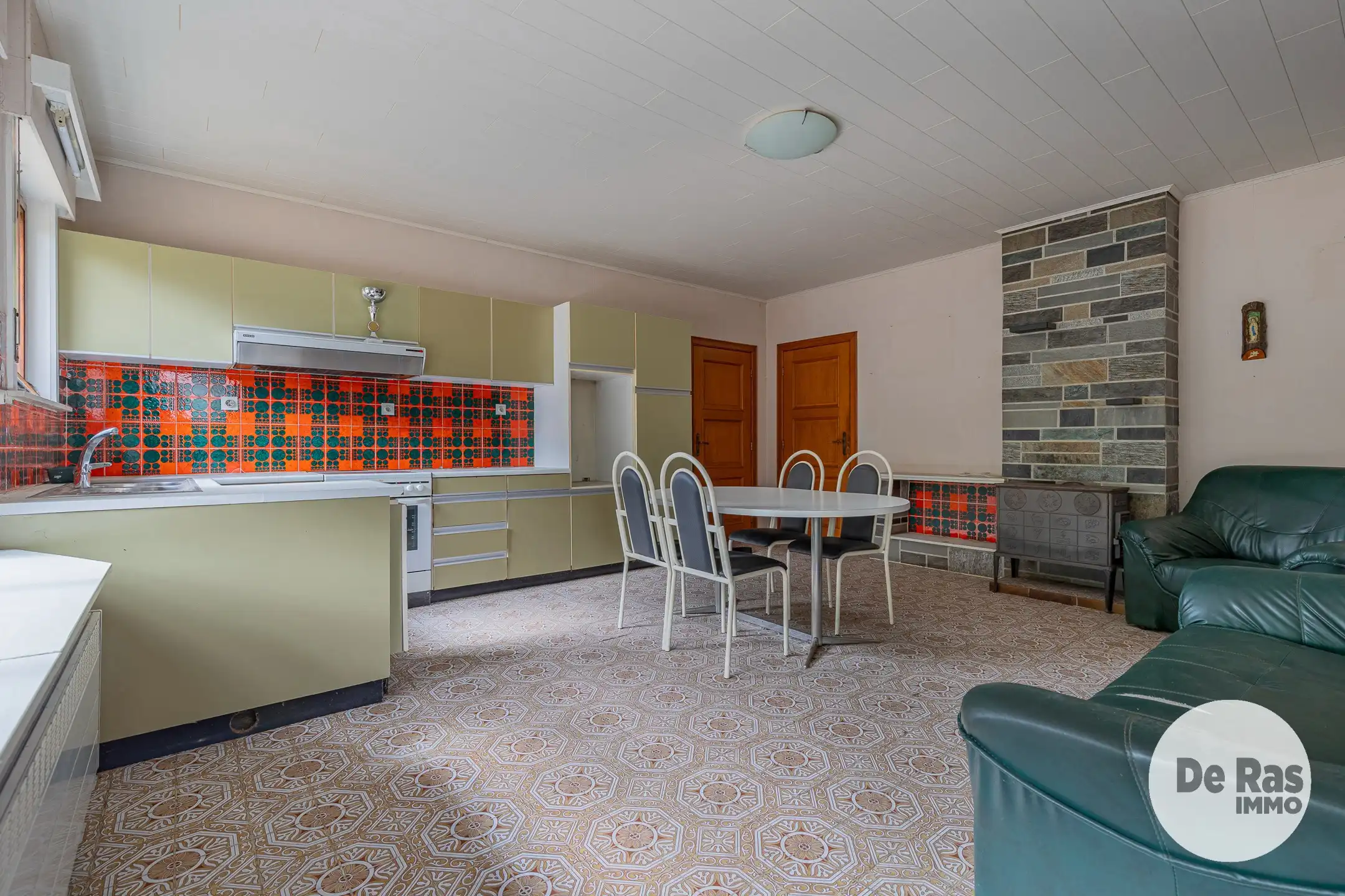 WICHELEN - Te renoveren landbouwwoning met weide en serre foto 9