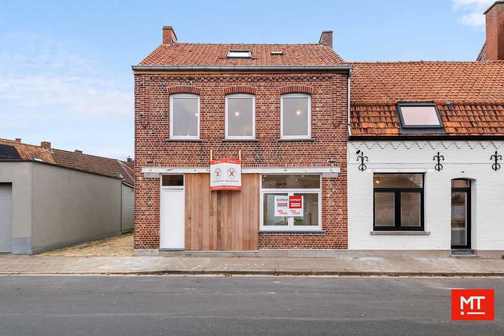 Hoofdfoto van de publicatie: Instapklare halfopen woning met 3 slaapkamers, tuin en uitweg in de dorpskern van Ledegem