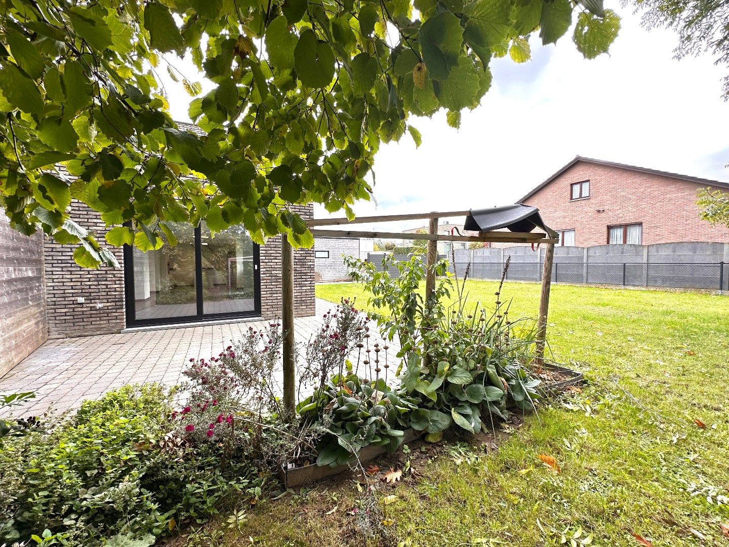 Volledig gerenoveerde halfopen bebouwing met ruime tuin te Sluizen (Tongeren) foto 20
