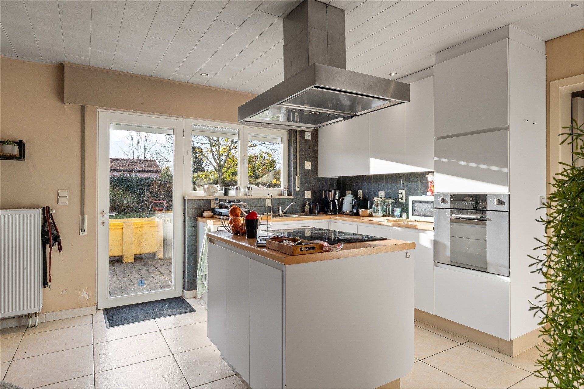 Grote grond met 2 woningen en magazijn van 700m² foto 18