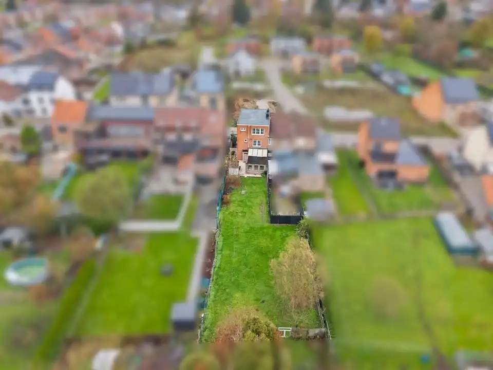 HALFOPEN BEBOUWING MET GARAGE EN GROTE TUIN IN TONGEREN foto 3