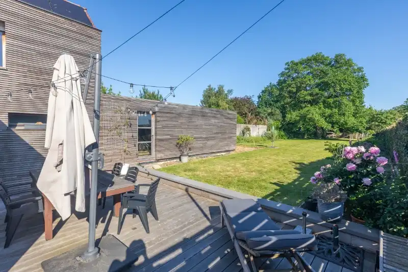 Ruime, luxueus ingerichte woning met 3 slaapkamers, grote garage (klein magazijntje), grote tuin...(energielabel D, zonnepanelen,...) foto 9