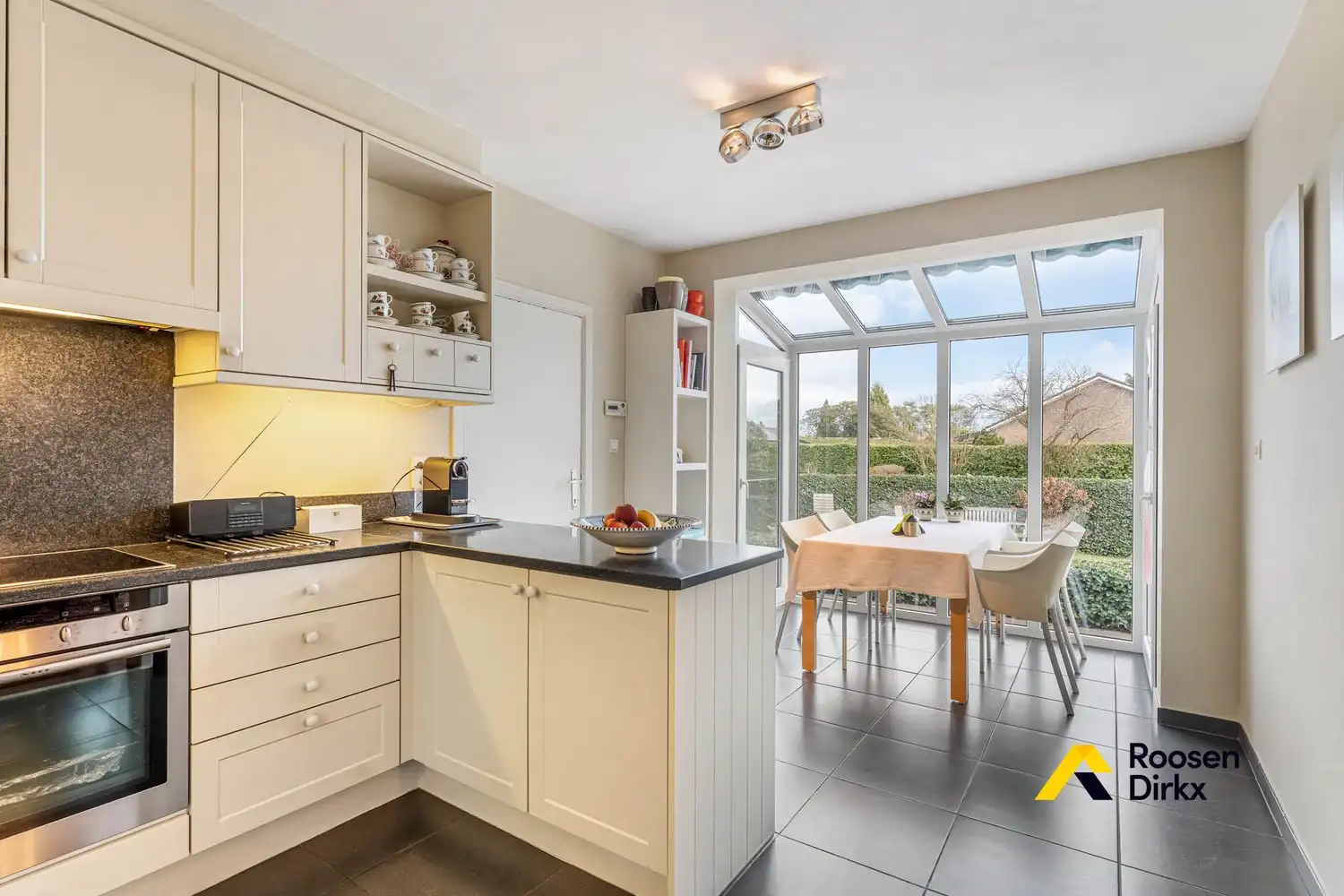 Charmante gelijkvloerse woning met 4 slaapkamers op perceel 1.282m² foto 12