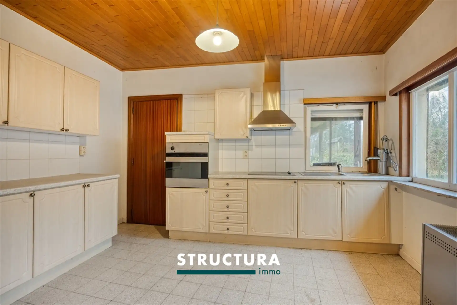 Te renoveren woning met prachtige tuin foto 7