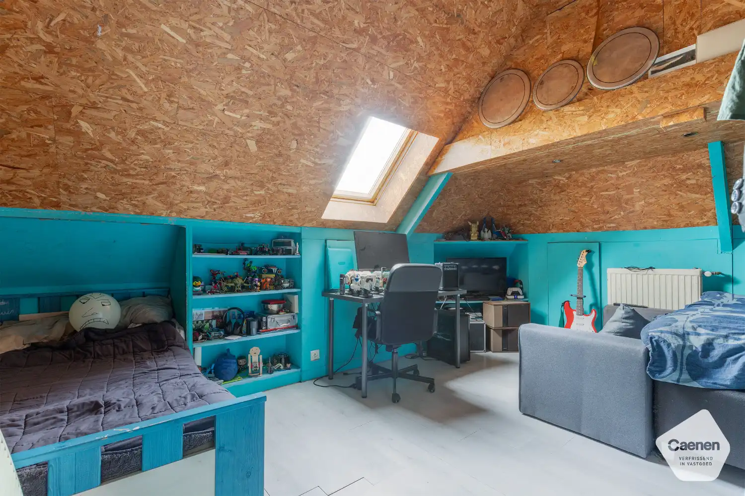 Ruime half-open woning met 4 slaapkamers, muziekstudio/hobbyruimte, garage en leuke tuin foto 15