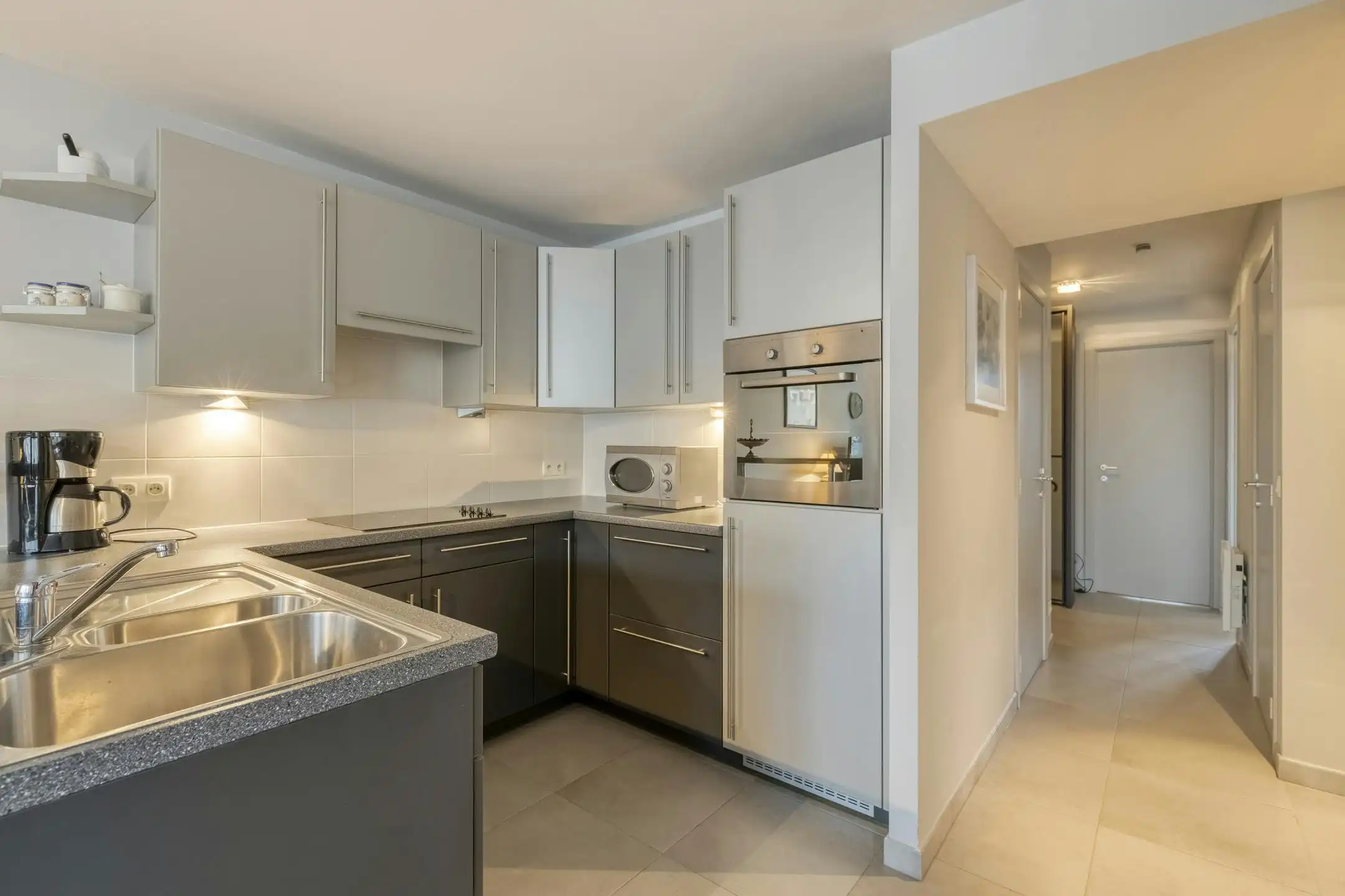 Appartement met twee slaapkamers te koop in Sint-Idesbald! foto 7