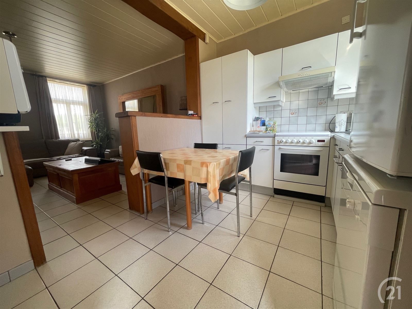 Op te frissen viergevelwoning met tuintje, stal en garage op 3are67 foto 7