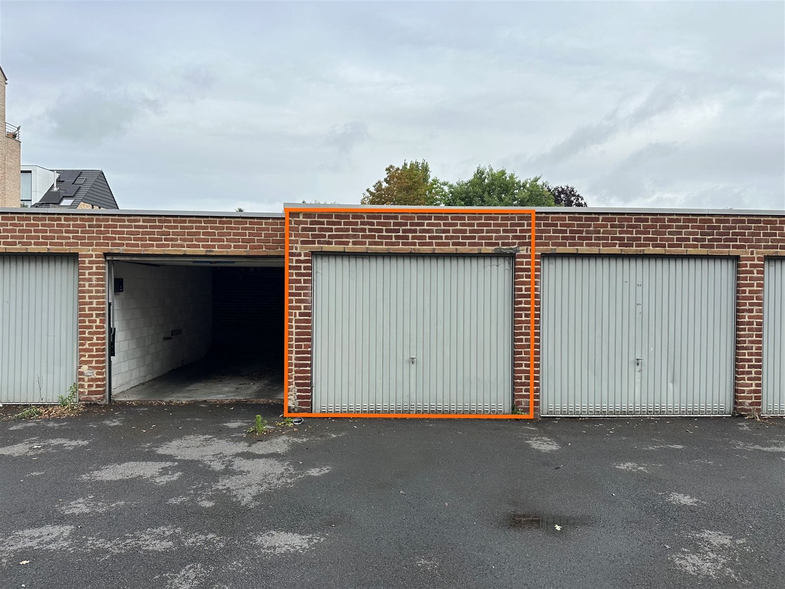 Garagebox in centrum Zottegem! foto {{pictureIndex}}