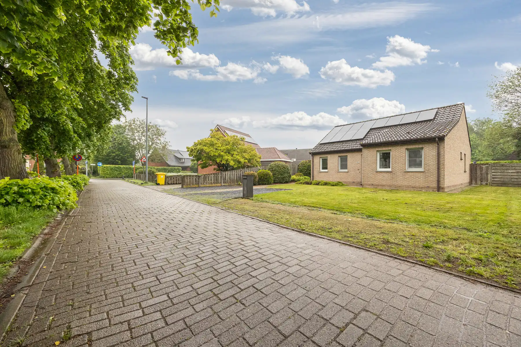WAAUW! open bebouwing met tuin, zonnepanelen en veel privacy foto 3