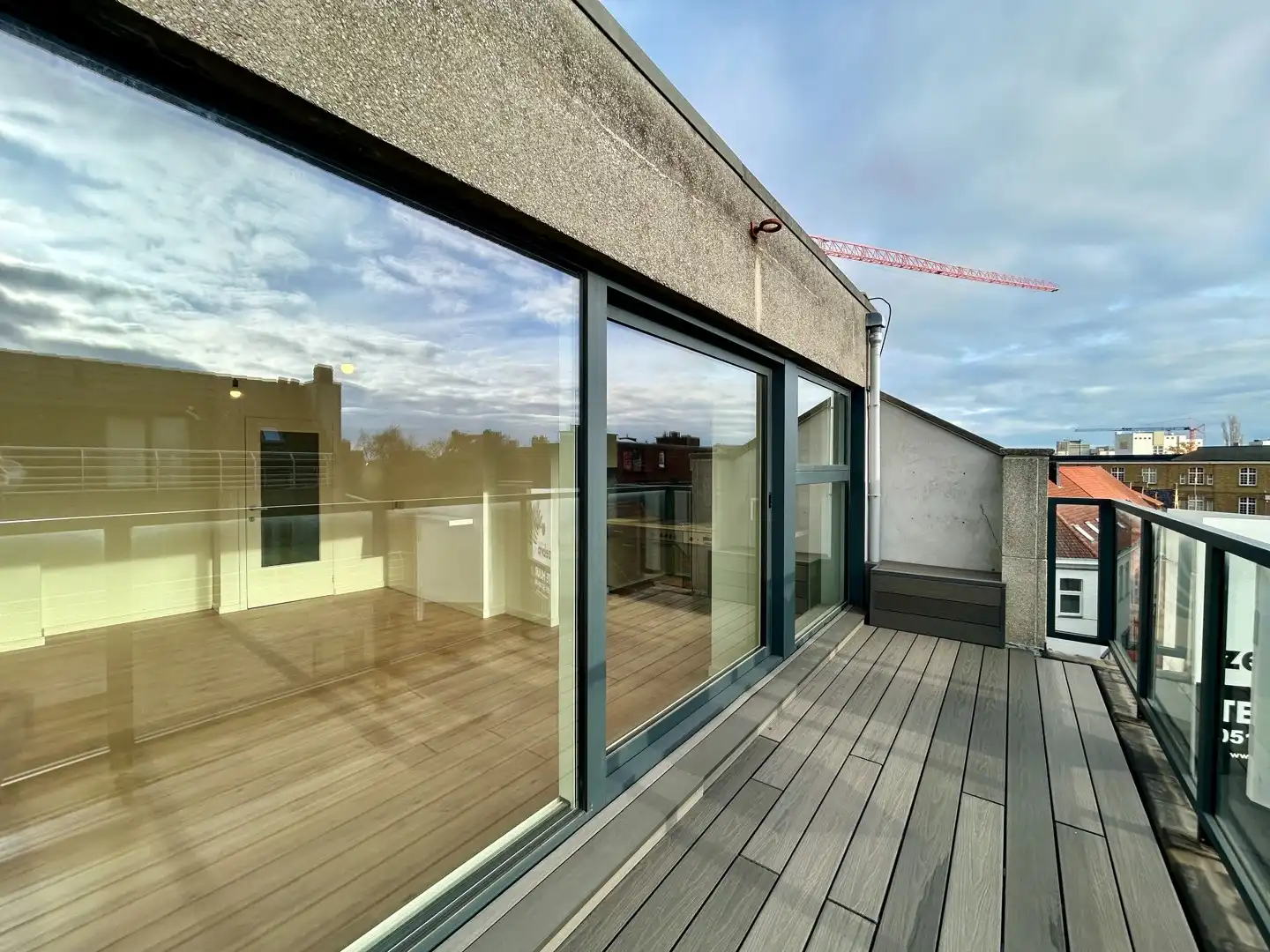 Instapklaar 2-slaapkamer appartement met terras in centrum Roeselare! foto 5