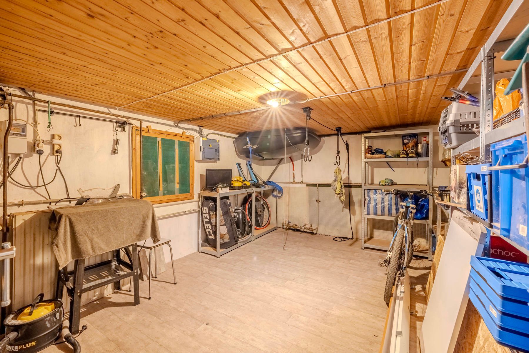 Rustig gelegen, gerenoveerde woning met o.a. 4 slaapkamers foto 30