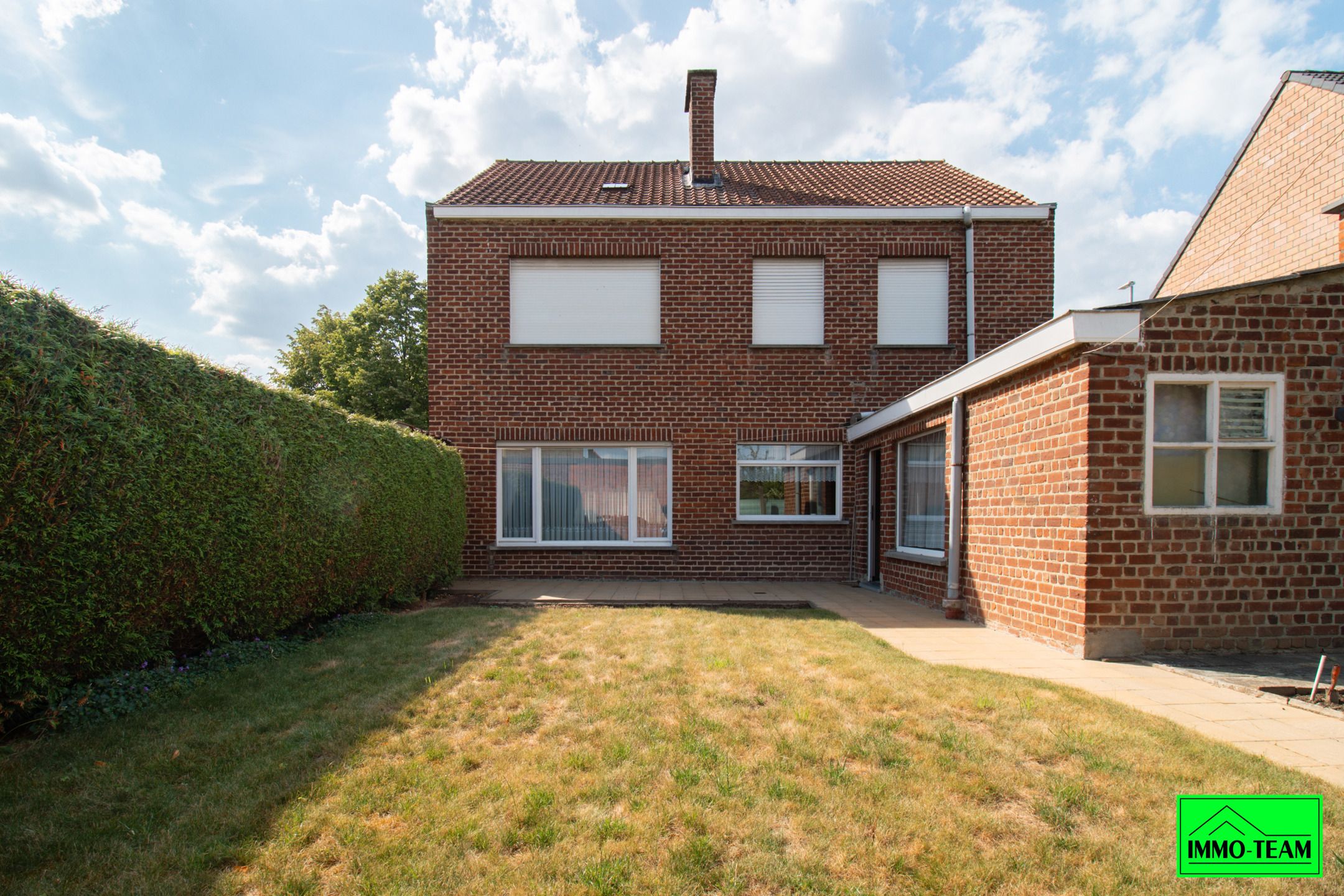 Solide op te frissen 2-gevelwoning met 4 slaapkamers foto 9