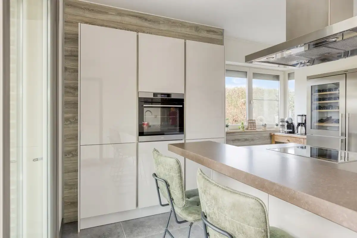 Instapklare villa met 3 slaapkamers, kantoor en garages foto 16