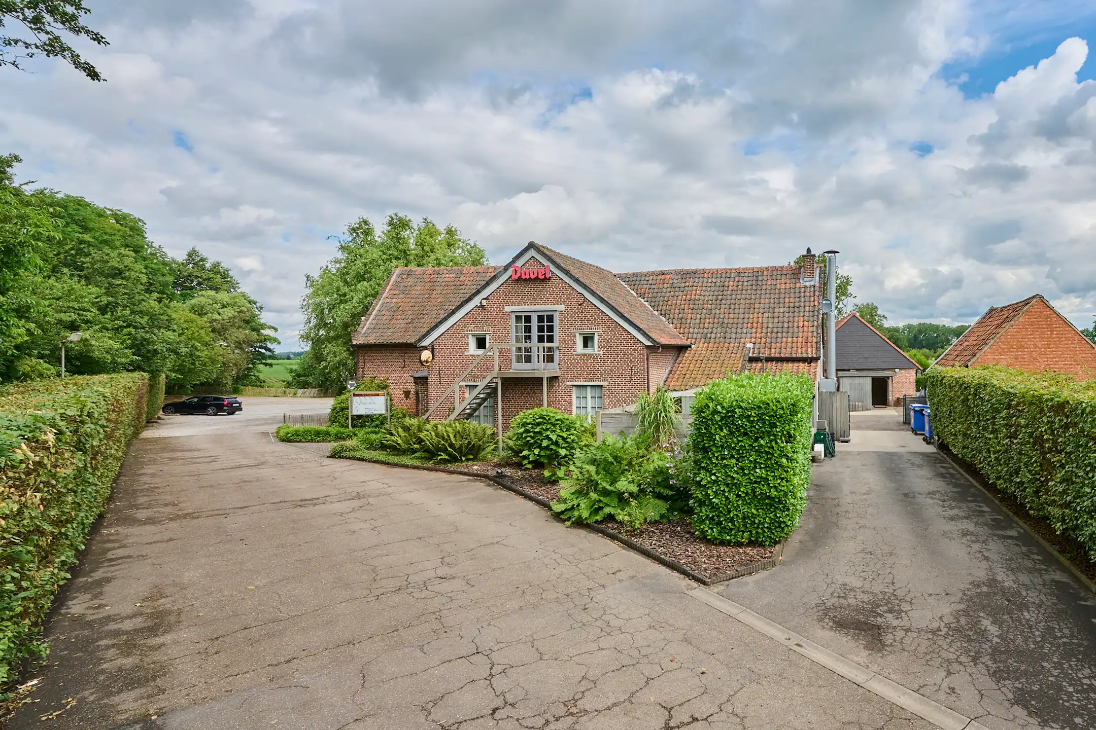 Commerciële ruimte te koop foto {{pictureIndex}}