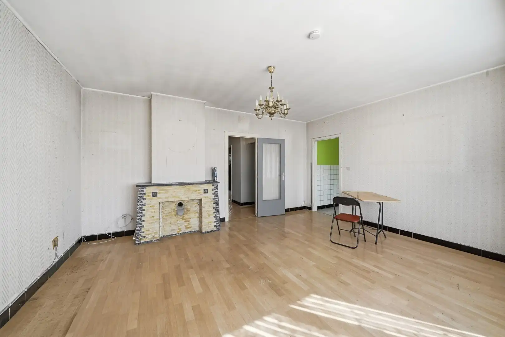 Te renoveren gelijkvloers appartement met 2 slaapkamers in Oostende foto 3