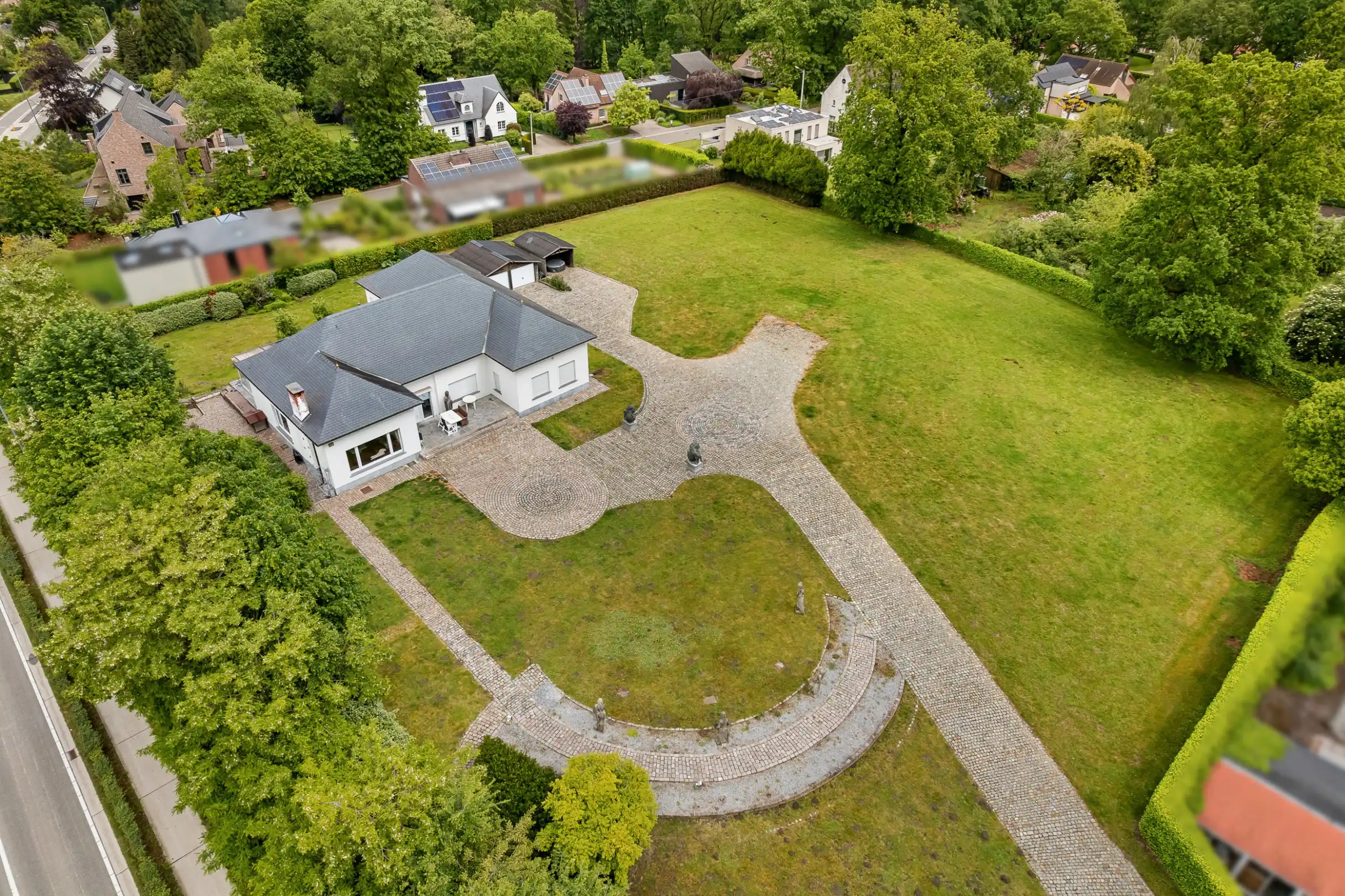 Statige villa met 57a 24ca grond en eindeloos potentieel foto 2