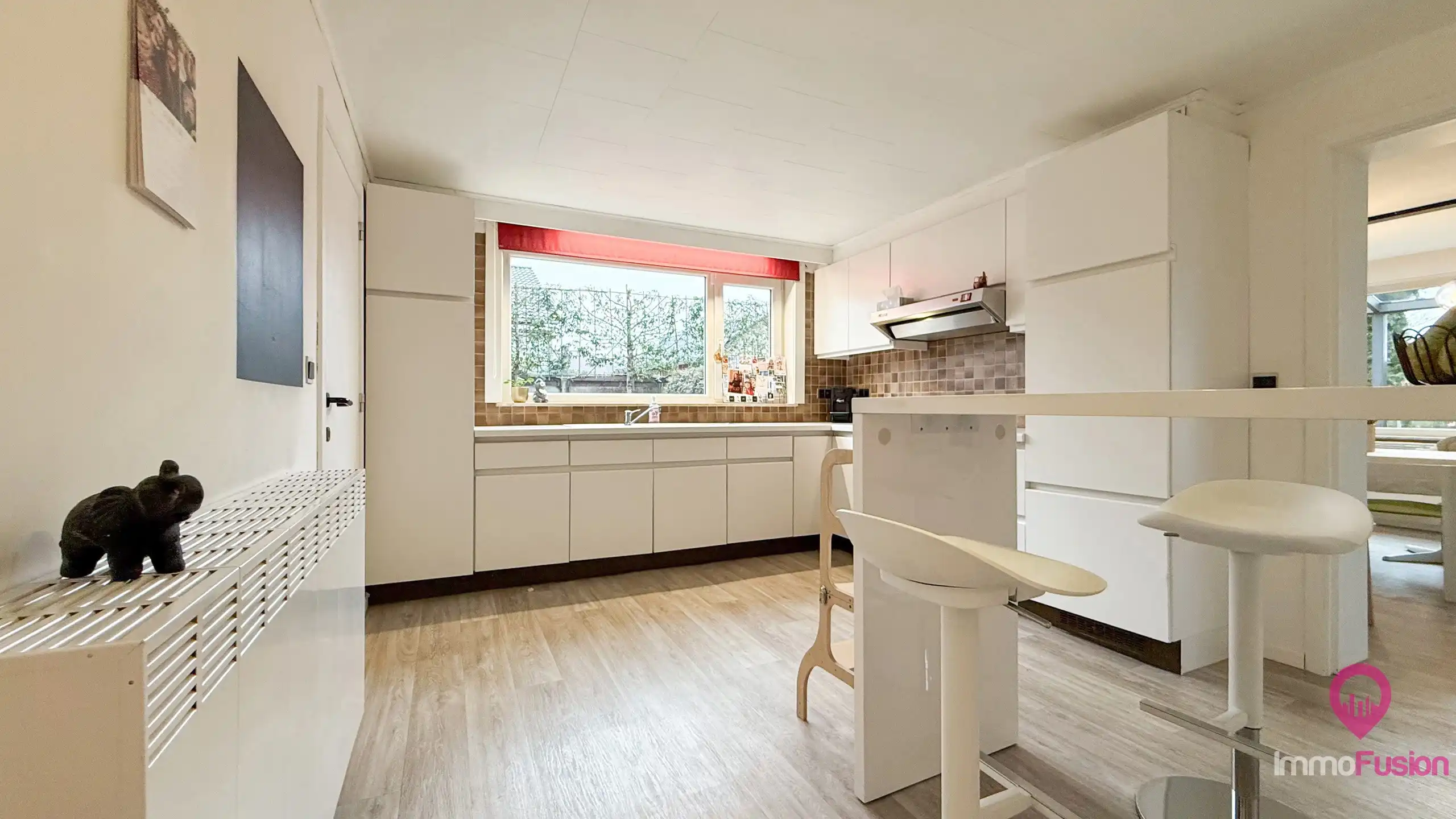 Ruime instapklare open bebouwing met 2 badkamers op 9a grond foto 9