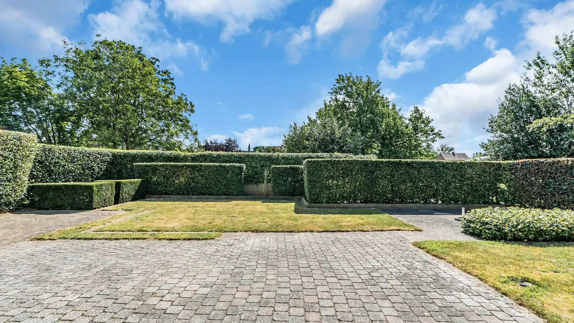 Ruime vrijstaande woning op een prachtig perceel van 746 m² in Rekem foto 28