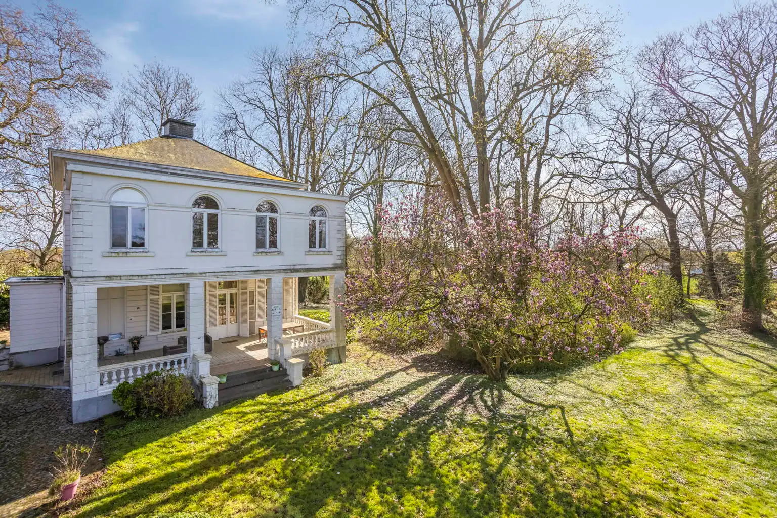 Hoofdfoto van de publicatie: VILLA MET KOETSHUIS EN LANDGOED IN TIENEN