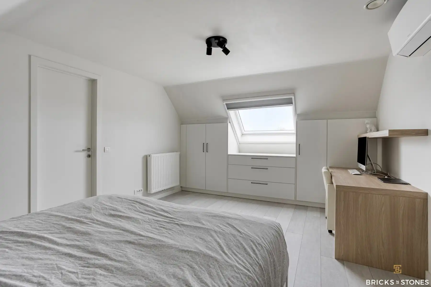 Recente HOB met 4 slaapkamers en tuin foto 28