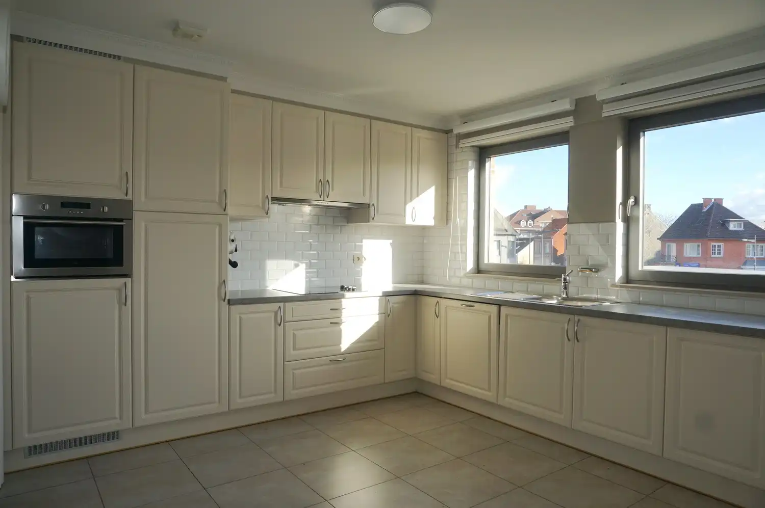 Ruim appartement van 110 m² met 2 slaapkamers, lift, 2 autostaanplaatsen en twee terrassen in het centrum van Paal foto 2