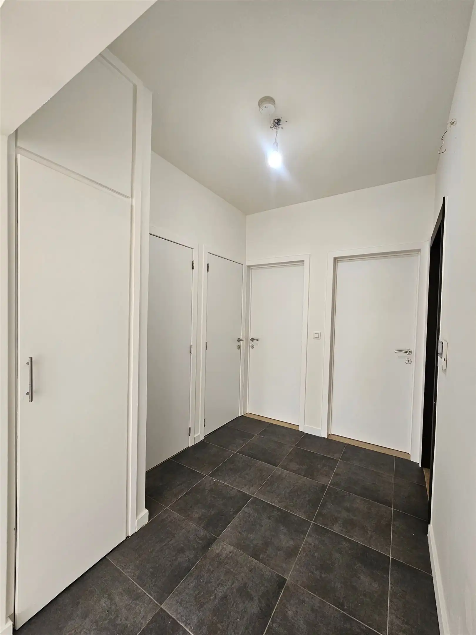 Gerenoveerd appartement met terras en garagebox. foto 5