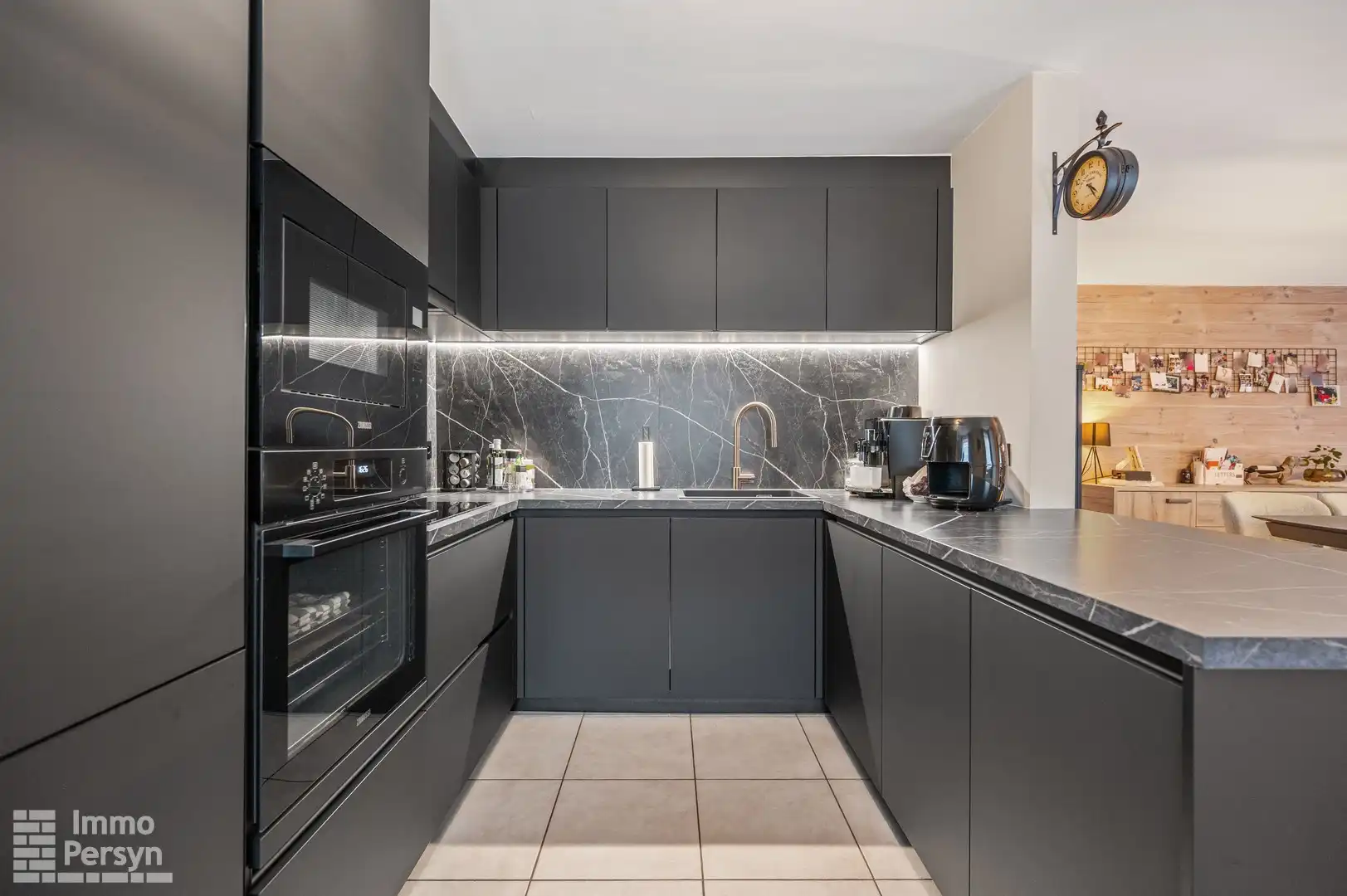 Instapklaar duplexappartement met 2 slpks en staanplaats te Diest foto 3