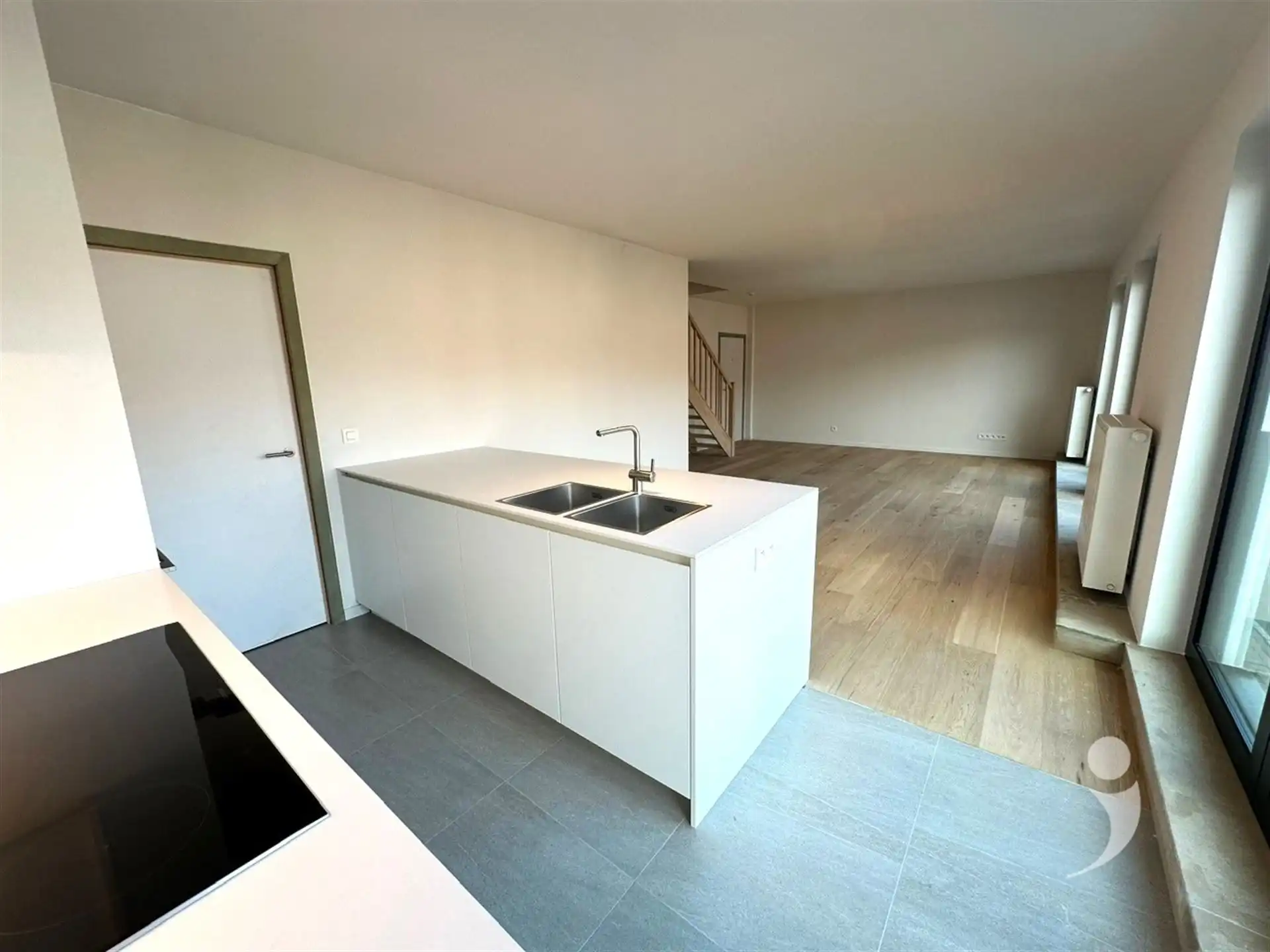 Knap vernieuwbouwappartement foto 4