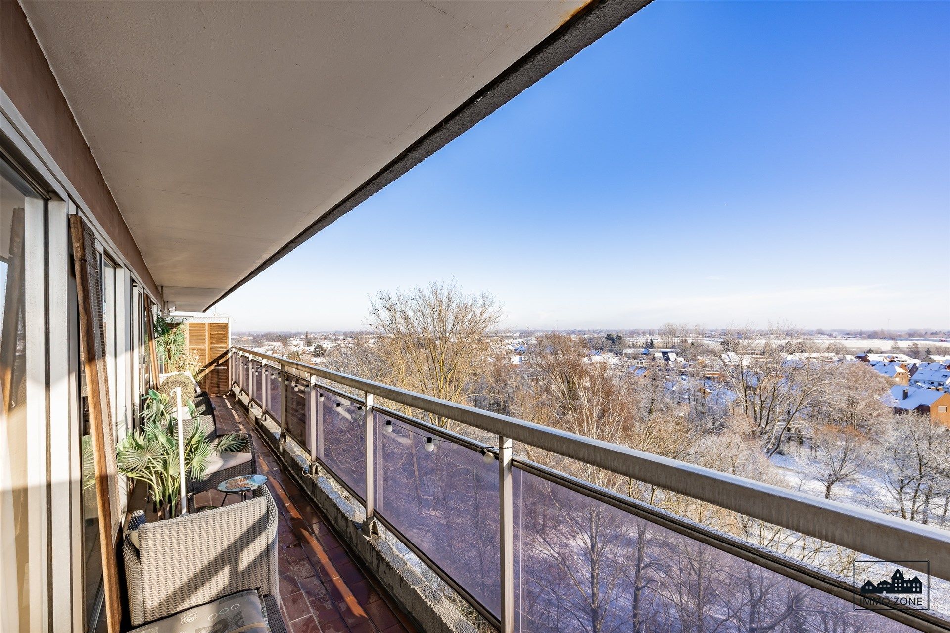 Ruim appartement met groot terras in Sint-Niklaas foto {{pictureIndex}}