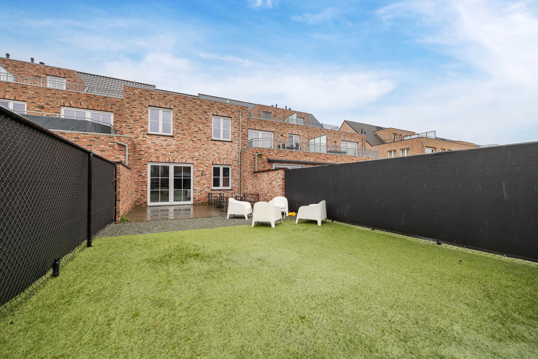 Verrassend ruime gezinswoning met terras, tuin en ondergrondse autostaanplaats. foto 18