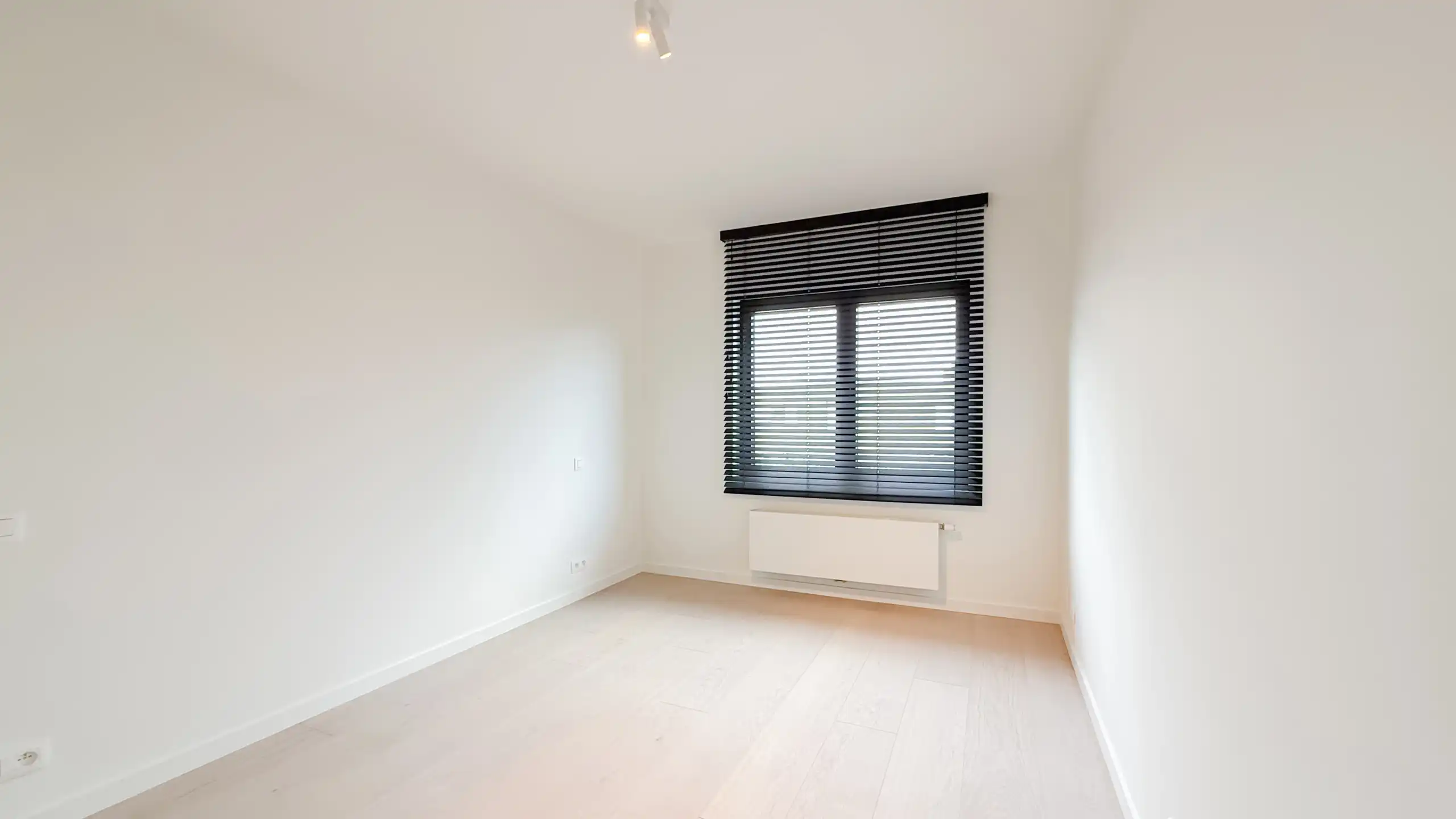 Gerenoveerde woning met zonnige tuin nabij de Graaf Jansdijk foto 28