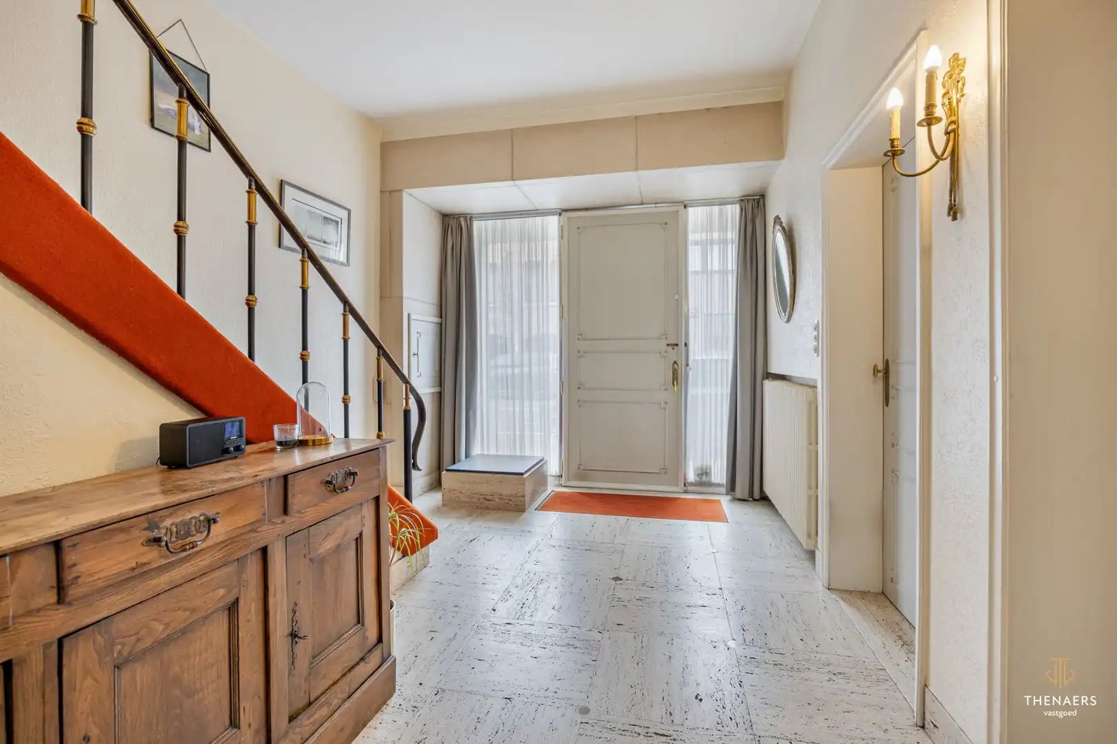 Statige woning met uitzonderlijk veel ruimte, karakter en mogelijkheden pal in het centrum van Sint-Truiden. foto 8