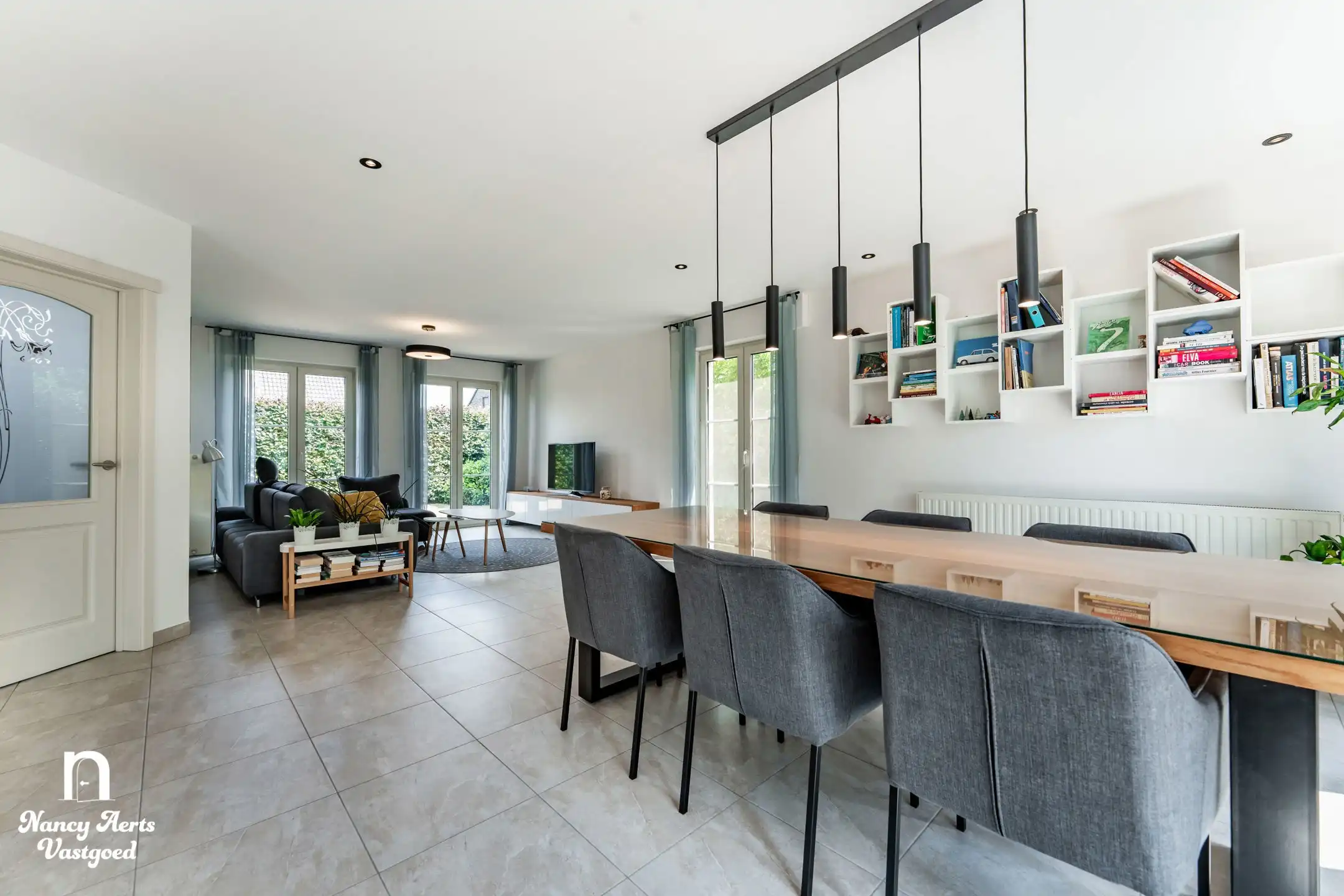 Ruime instapklare woning met prachtige tuin en 4 slaapkamers foto 5