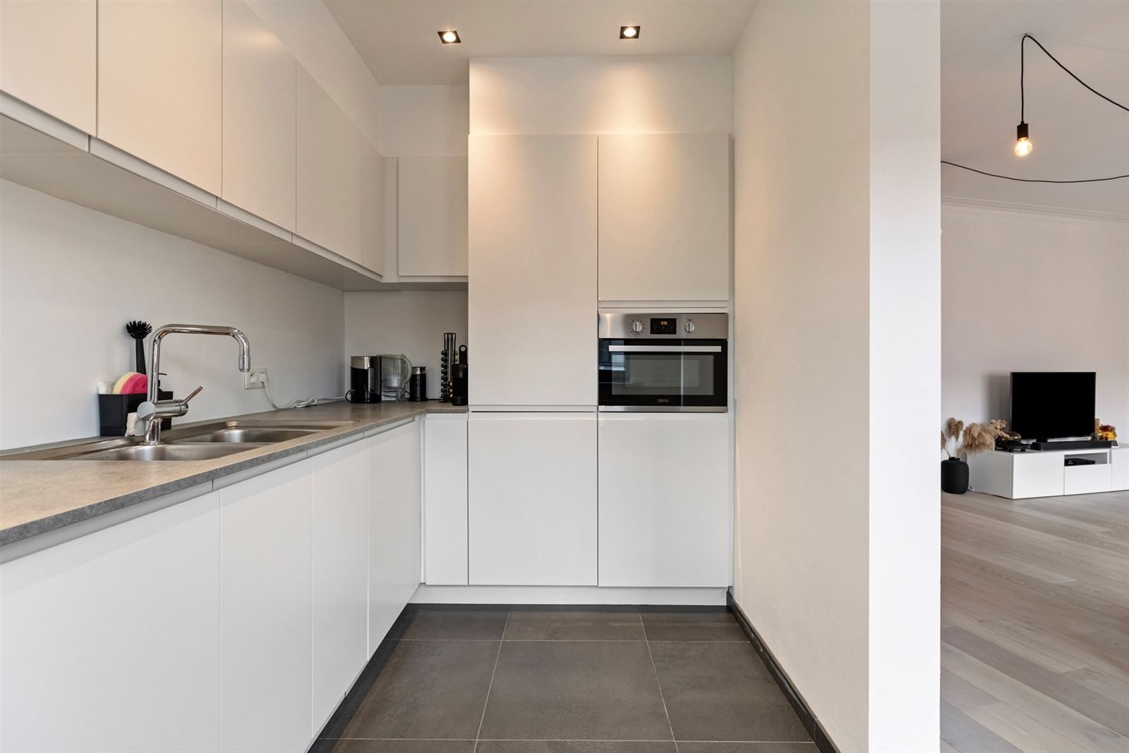 Modern gerenoveerd 2 slaapkamer appart. foto 6
